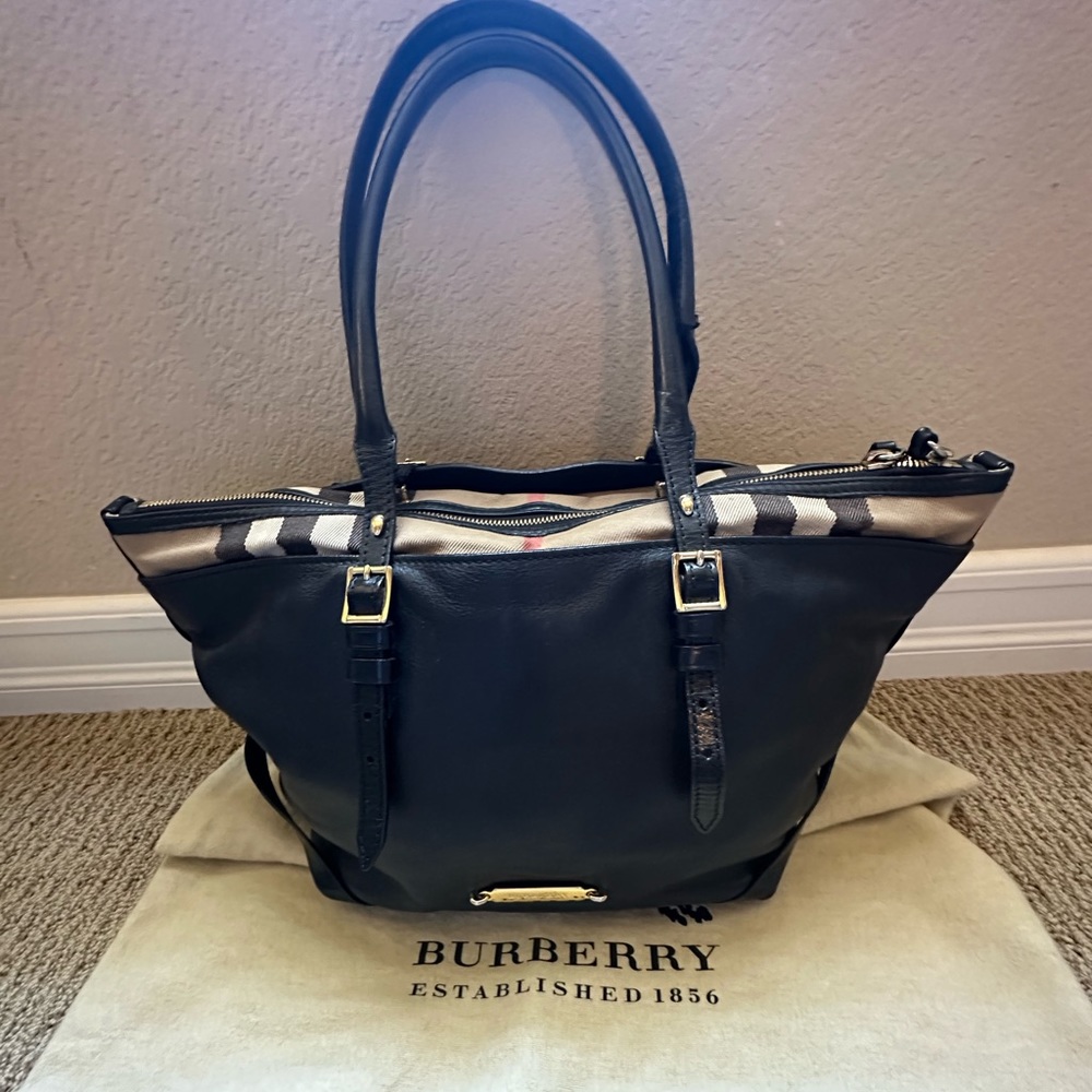 ‼️FLASH SALE - Beautiful and classic Burberry tote